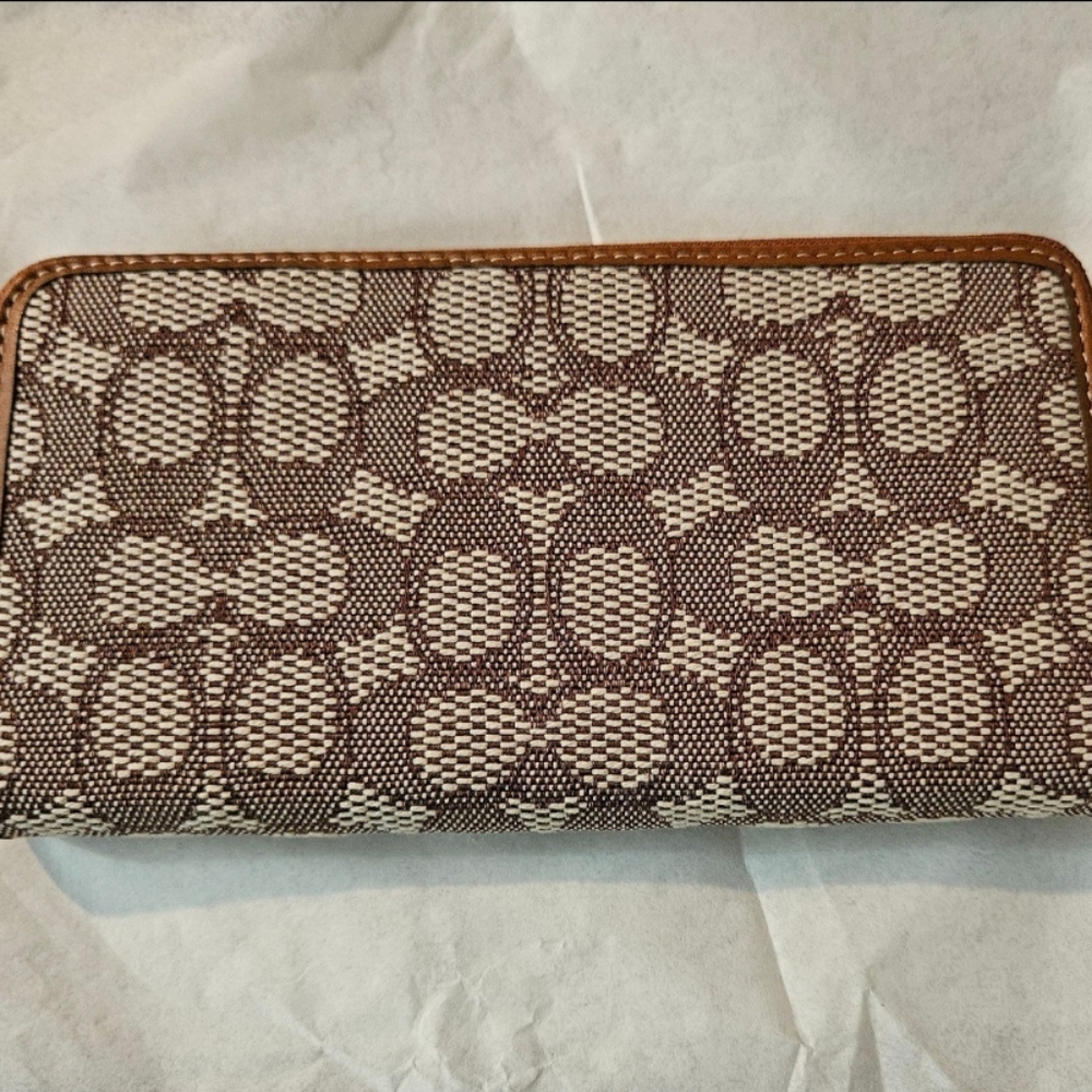 Coach Wallet - Picture 3 of 7